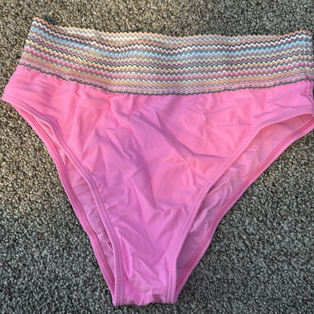 Pink Bikini - Picture 3 of 9